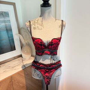 Lace Embroidered Bra Set in Red and Black